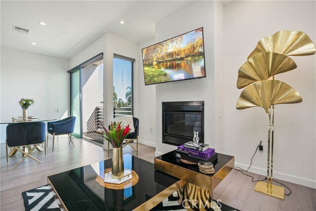 Building Photo - 823 N Fuller Ave