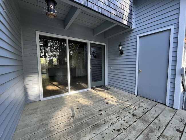 Building Photo - Cozy Portland Home with Spacious Living Room & Fenced Backyard