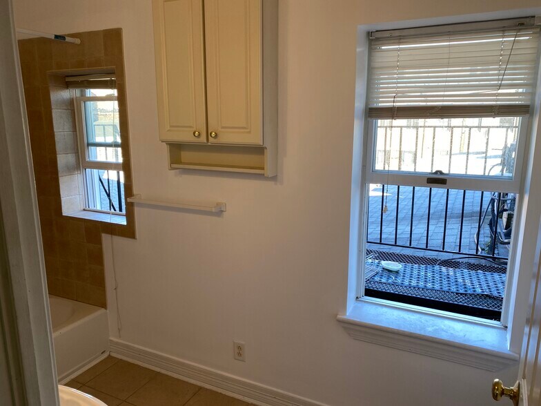 Building Photo - 19 S Broadway