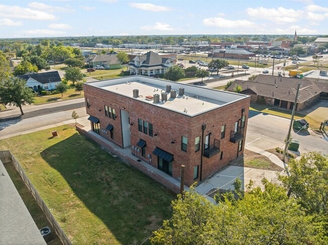 Building Photo - 201 E 5th St