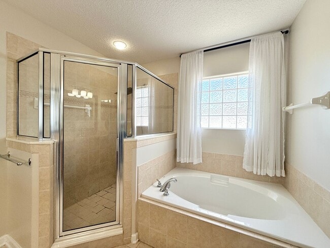 Building Photo - Spacious Two-Story Home with Hot Tub, Pool Table & Fenced Yard in Panther Creek