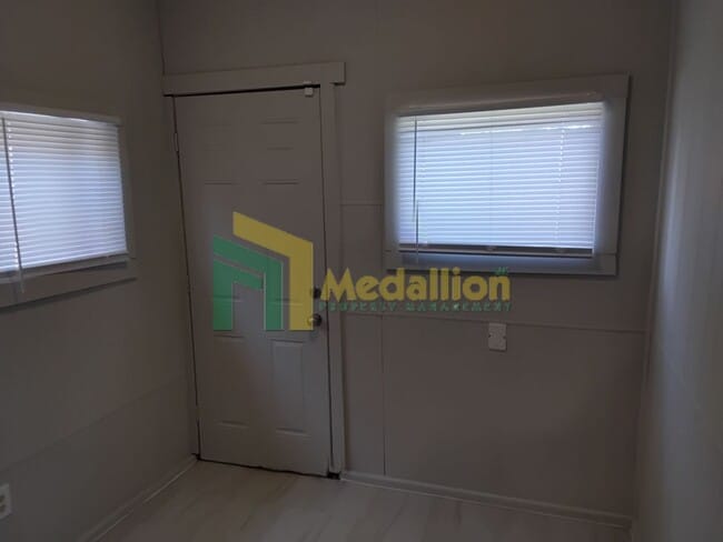 Building Photo - Spacious 5-Bedroom Brick Bungalow with Updated Interior
