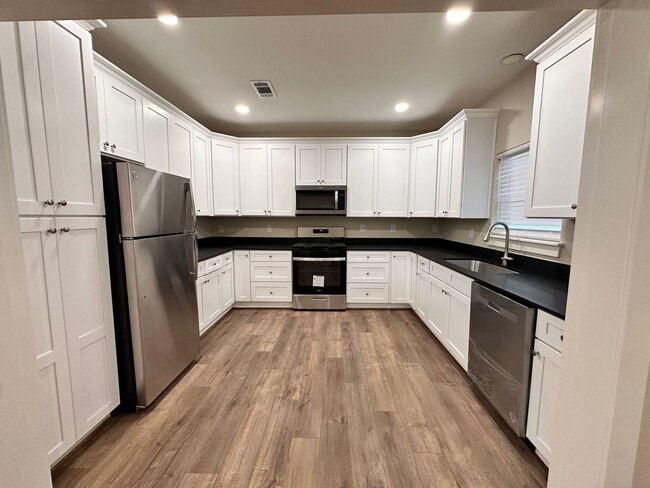 Building Photo - 3 Bed House Close to Historical Downtown Bryan