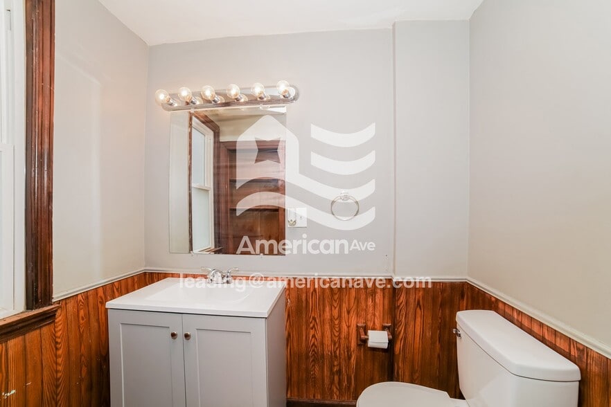 Building Photo - 807 E Republic St