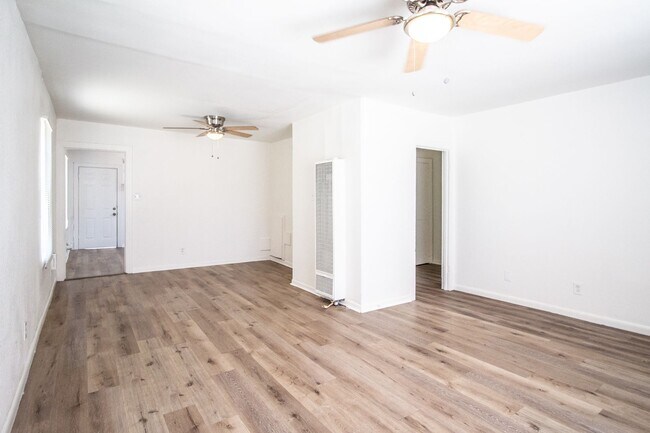 Building Photo - $950/month for updated 3-bedroom home. Don...