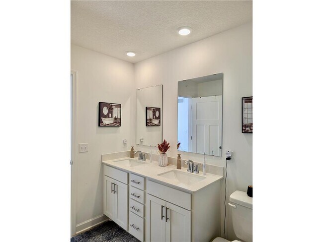 Building Photo - 1073 Jubert Dr