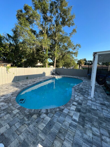 Primary Photo - 948 Jorick Ct E