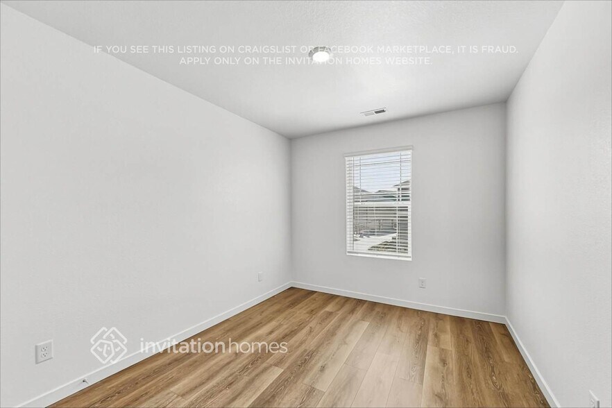Building Photo - 27470 E Maple Ave