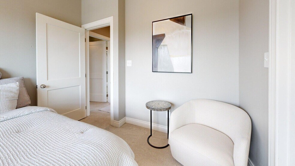 Building Photo - 636 Clay St