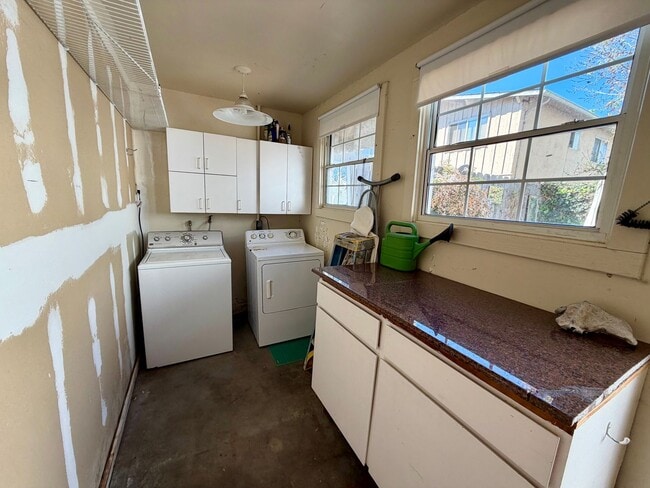 Building Photo - 1072F-A/B-PGPM-T/L-CS