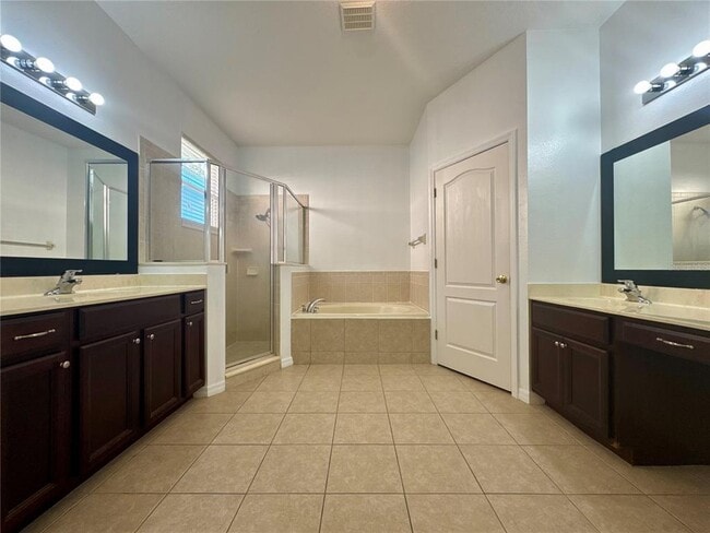Building Photo - 16543 Cedar Run Dr