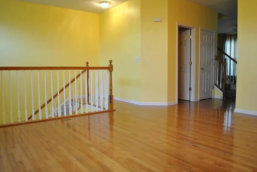 Building Photo - 825 Lewisburg Ln
