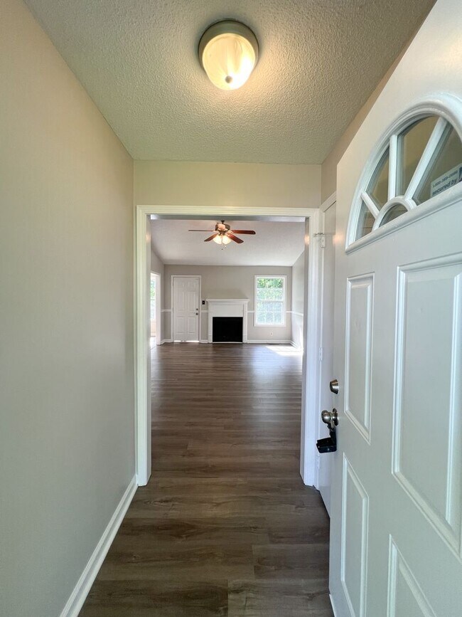 Building Photo - Large Deck and Fenced Backyard!