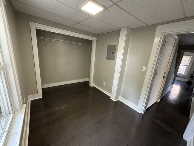 Building Photo - Bright & Spacious 3BR Second-Floor Apartment with 2-Story Living in Rochester!