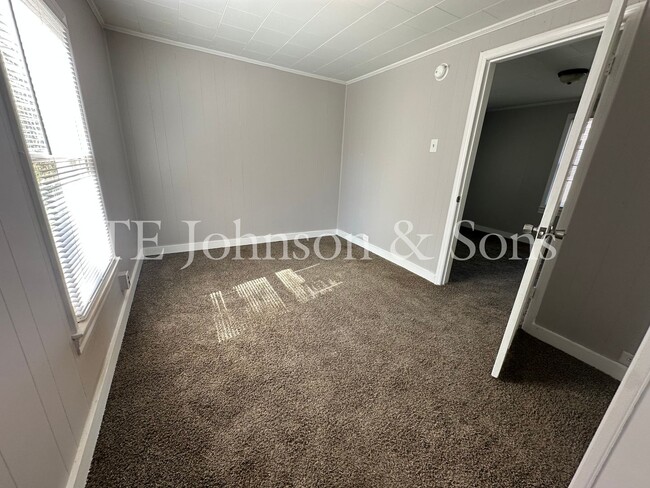 Building Photo - Cozy 1 Bedroom Home in Winston Salem