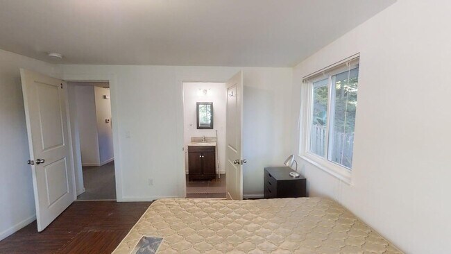 Building Photo - 1546 Jones Dr