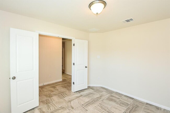 Building Photo - 23818 Willow Haven Dr
