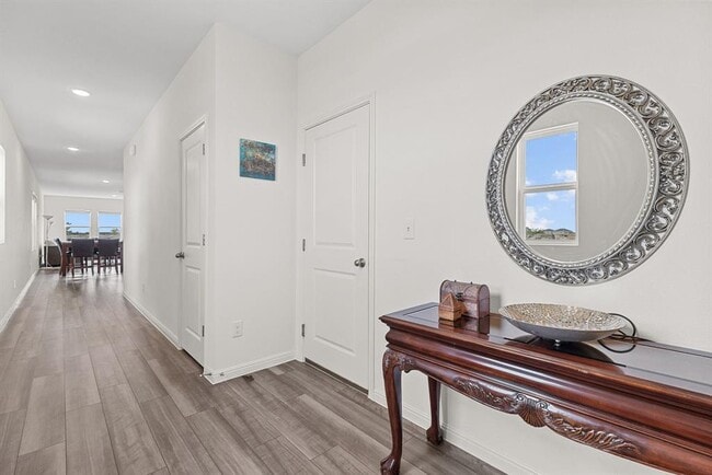 Building Photo - 1003 Sika Cv