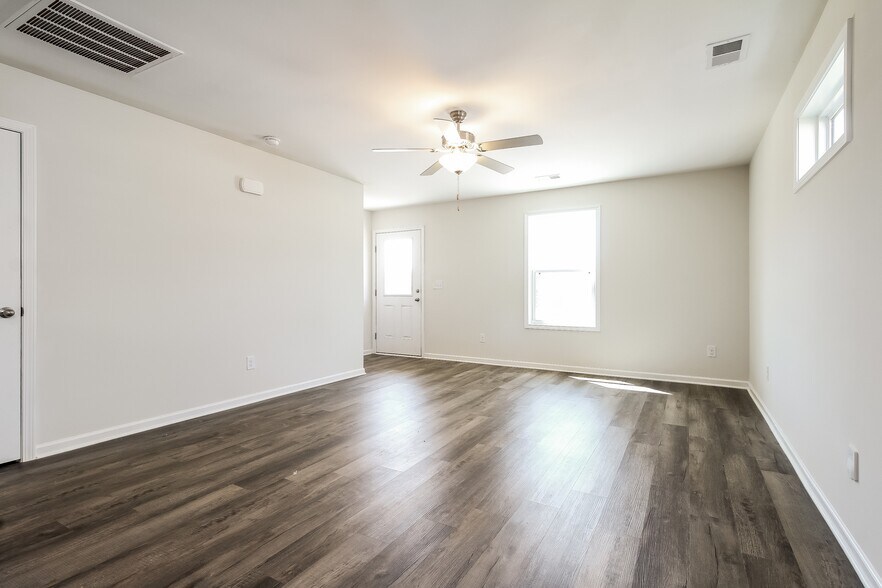 Building Photo - 312 Noble Ln