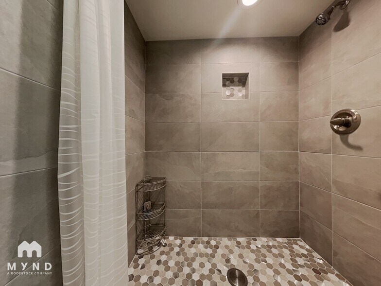 Building Photo - 1550 N Stapley Dr