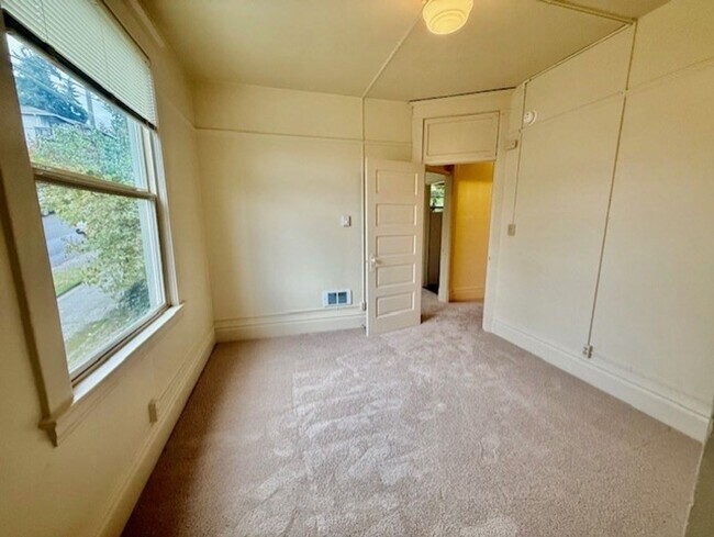 Building Photo - 69 Etruria St