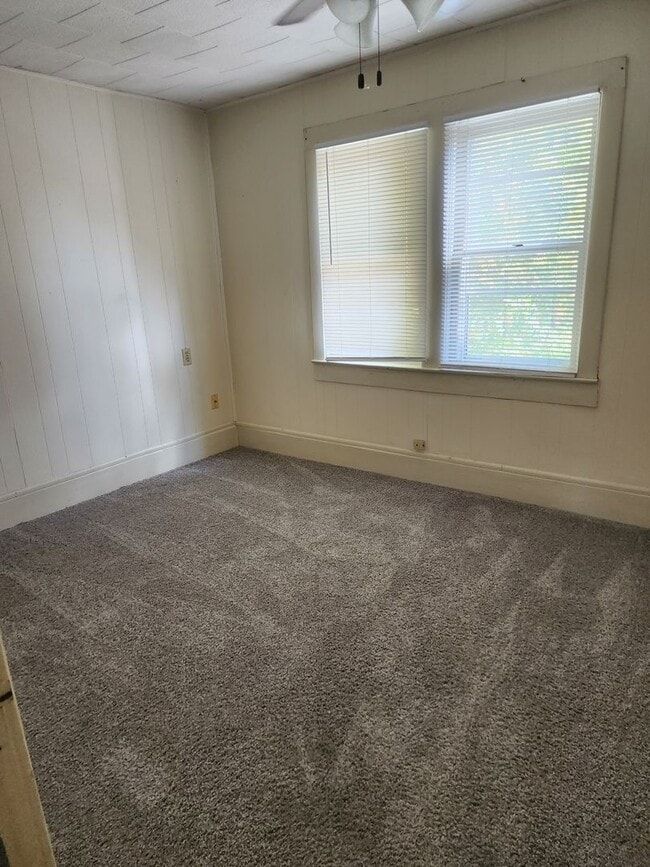 Building Photo - Two unit duplex