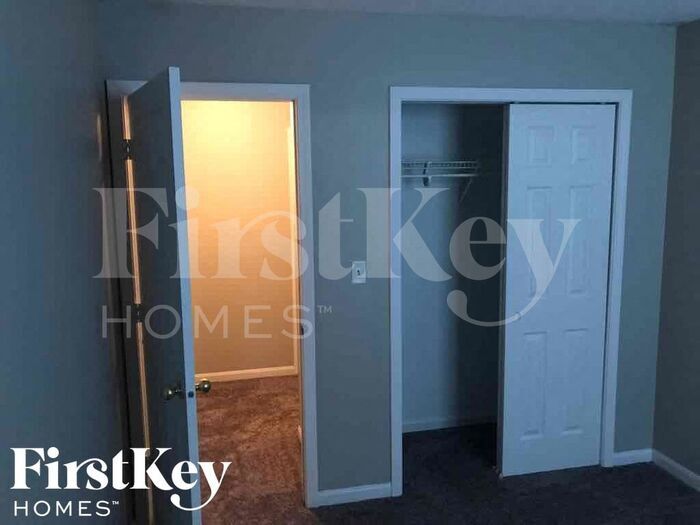 Building Photo - 10850 Snowdrop Way
