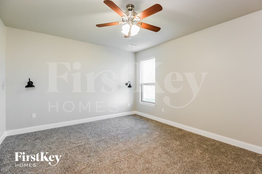 Building Photo - 13904 Hutchinson Pl