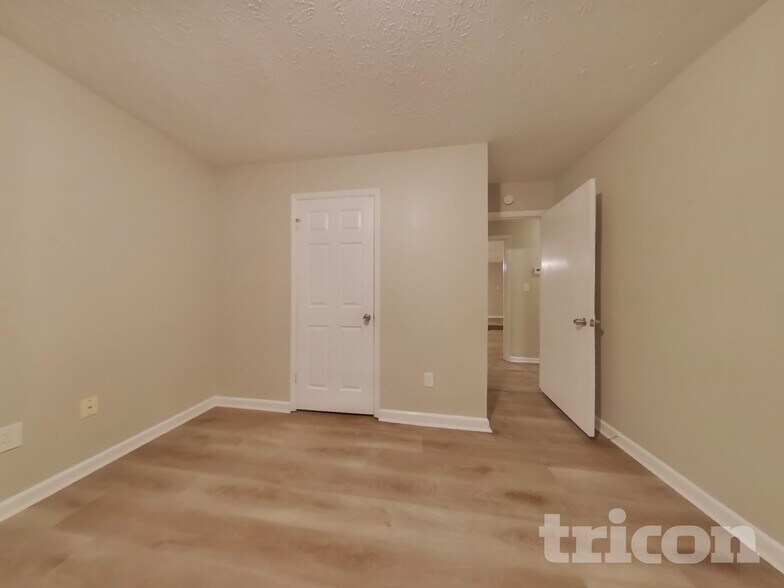 Building Photo - 1527 Flat Rock Rd