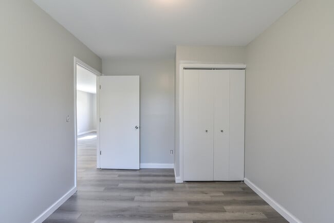Building Photo - 9275 Brookside Dr