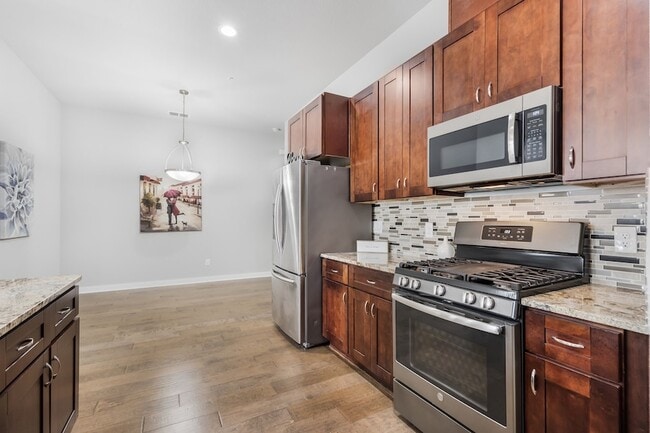 Building Photo - 5871 Rivendell Dr