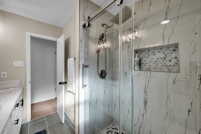 Building Photo - 28926 Twisted Oak Dr
