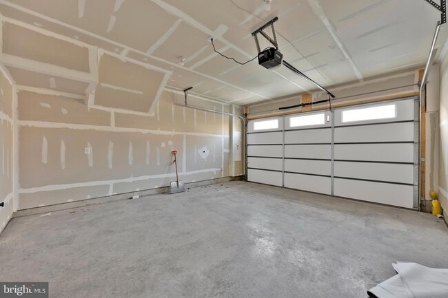 Building Photo - 2906 Lewis and Clark Ave