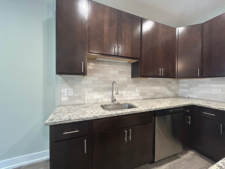 Building Photo - 1000 Crain St