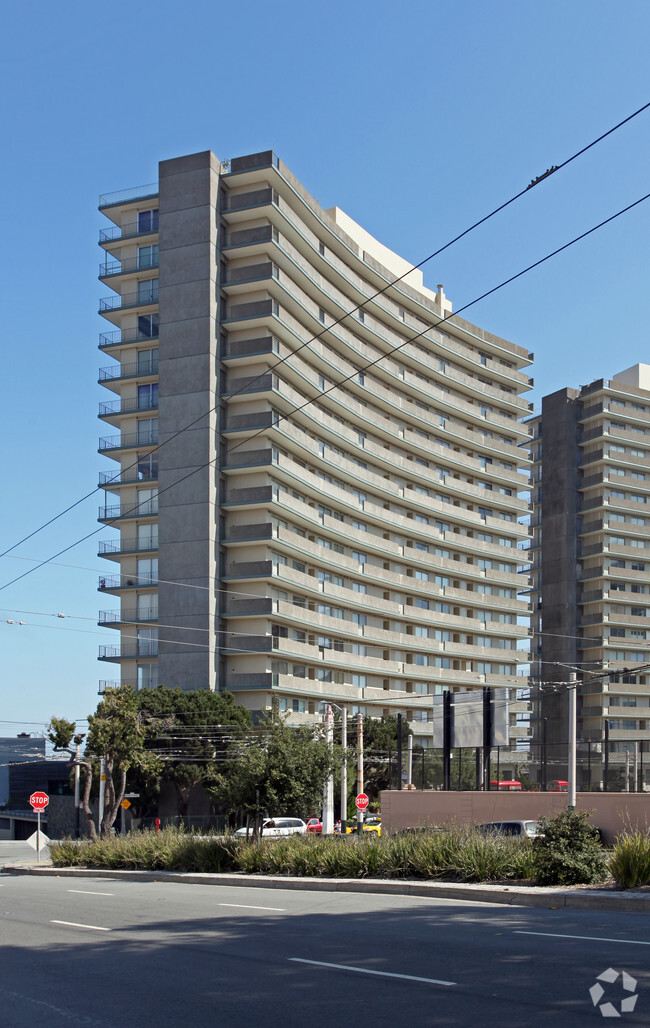 Primary Photo - Fontana West Apartment