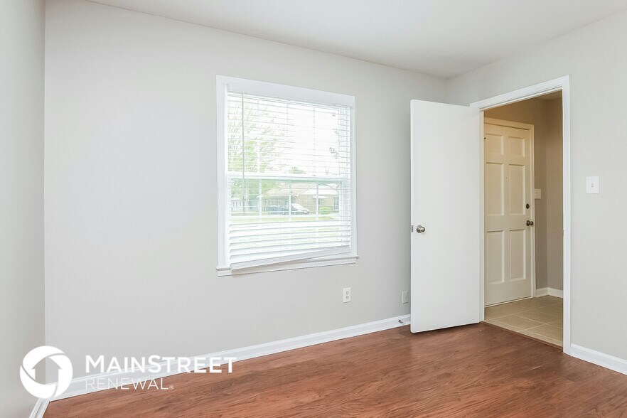 Building Photo - 4905 S Singing Woods Pl