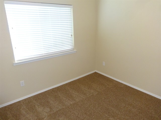 Building Photo - 210 Hilltop Dr