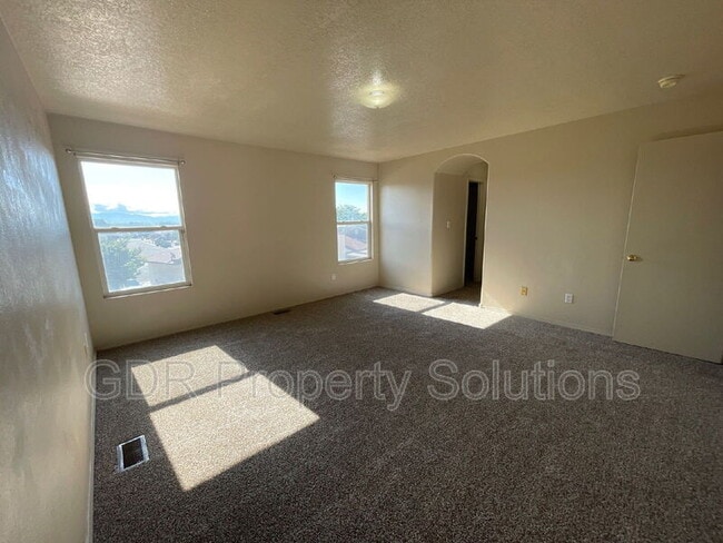 Building Photo - 716 Mesa Del Rio St NW