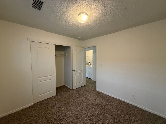 Building Photo - 3 Bedroom Single Story Home Available Near 98th St & Dennis Chavez Blvd SW!