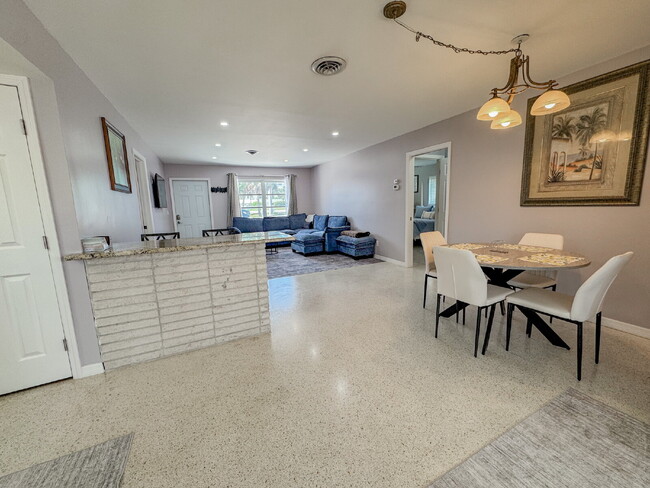 Building Photo - Beach Island Home! Manasota Key! Beach access across the street.