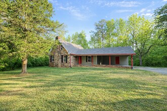 Building Photo - Well Maintained 3 Bedroom 2 Bath on a Private 1 Acre Lot
