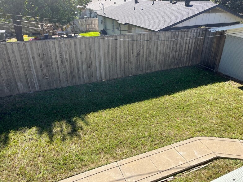 Building Photo - 12404 Sunland St