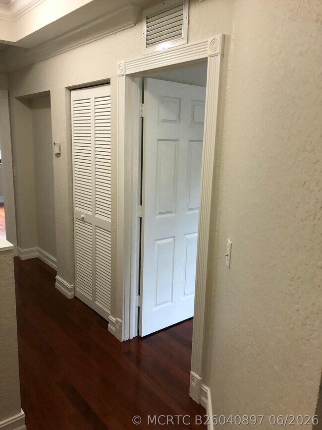 Building Photo - 4310 Vineyard Cir