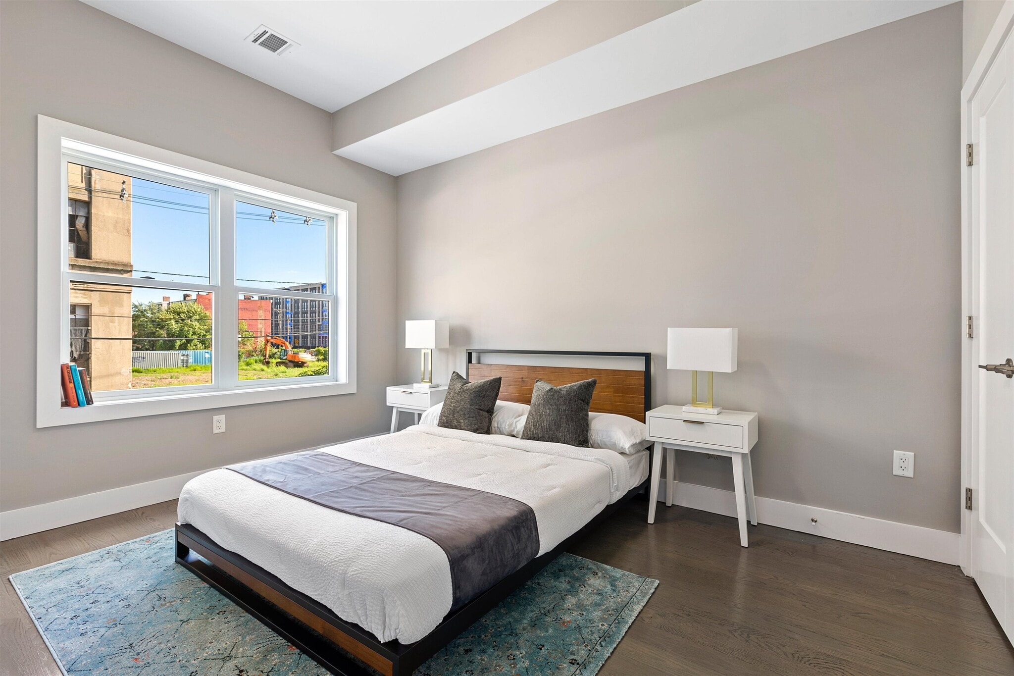 Building Photo - 313 Pine St