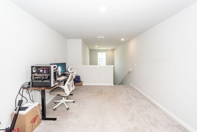 Building Photo - 239 Pine Crest View Dr