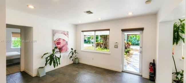 Building Photo - 875 NE 130th St