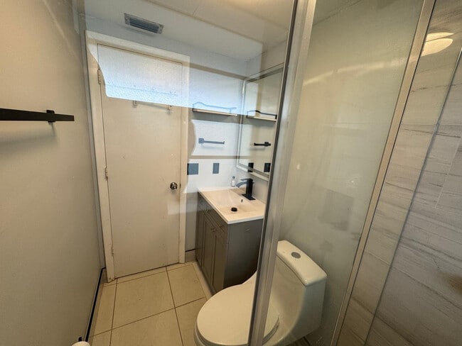 Building Photo - 7797 Golf Cir Dr