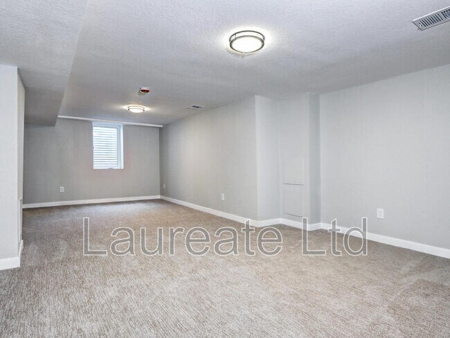 Building Photo - 3033 Leyden St