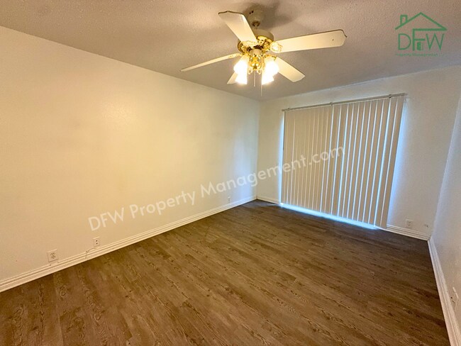 Building Photo - Inviting 3-Bedroom Condo with Fenced Backyard and Pool Access for LEASE in Irving, TX
