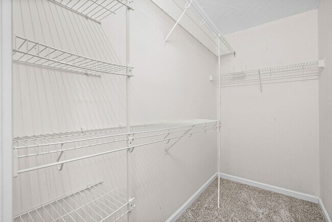 Building Photo - Pet Friendly Three Bedroom!